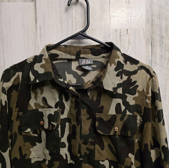 3/$15 Dots sheer Camouflage Button-Up long sleeve Shirt women's size medium - Picture 2 of 9